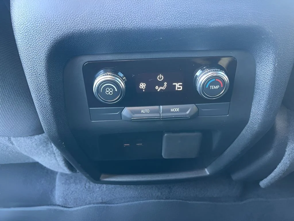 Used 2025 Summit White GMC Elevation image 28
