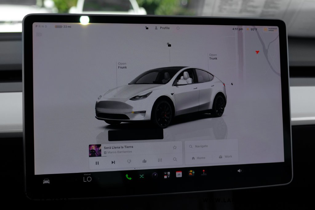 Used 2022 Pearl White Multi-Coat Tesla Performance image 20