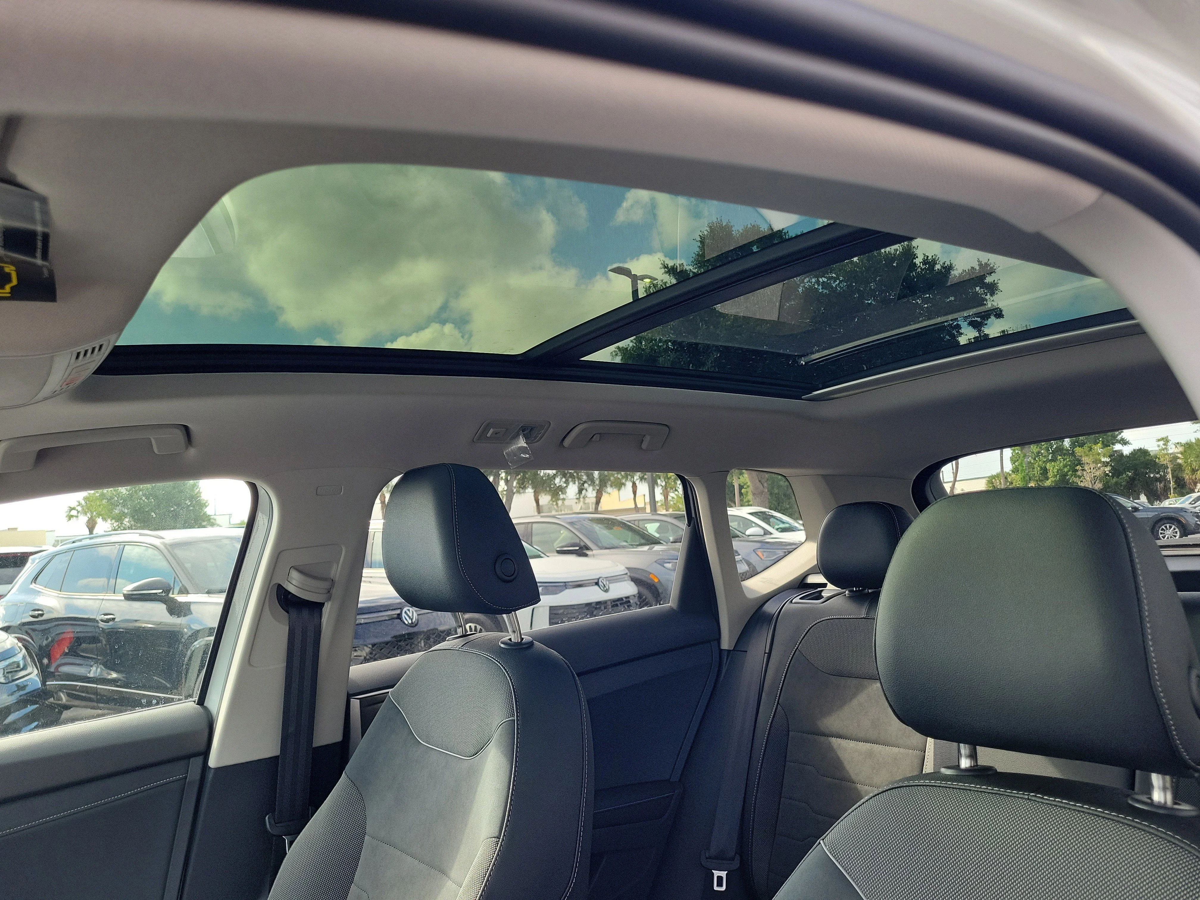 New 2026 White Volkswagen 1.5T SE Black image 18