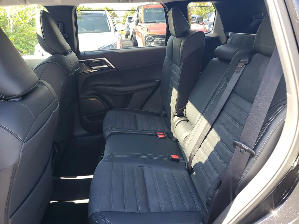 2026 Mitsubishi Outlander SE - Photo 13