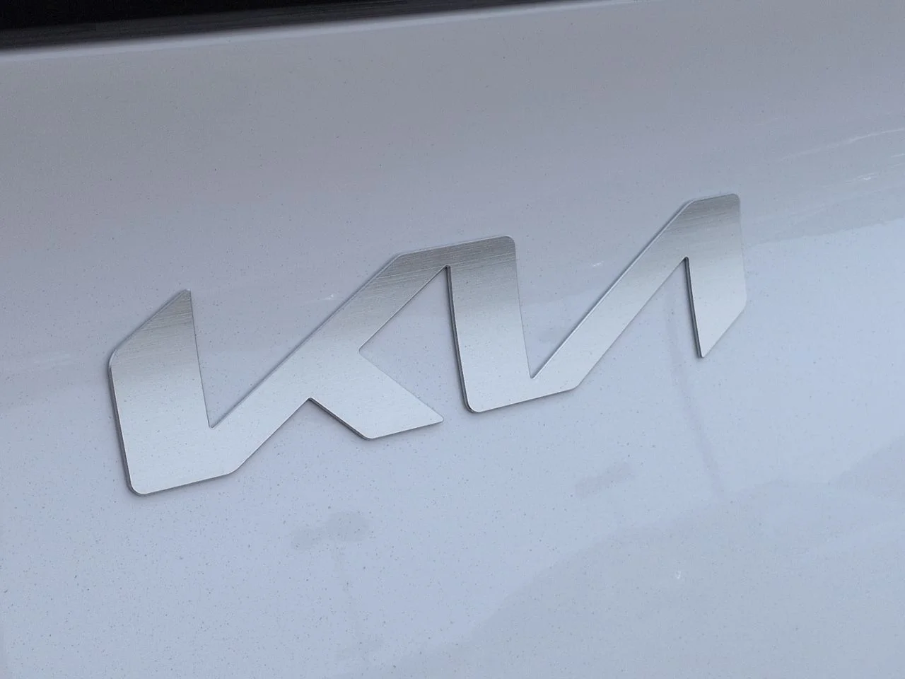 New 2026 Glacial White Pearl Kia LX image 32