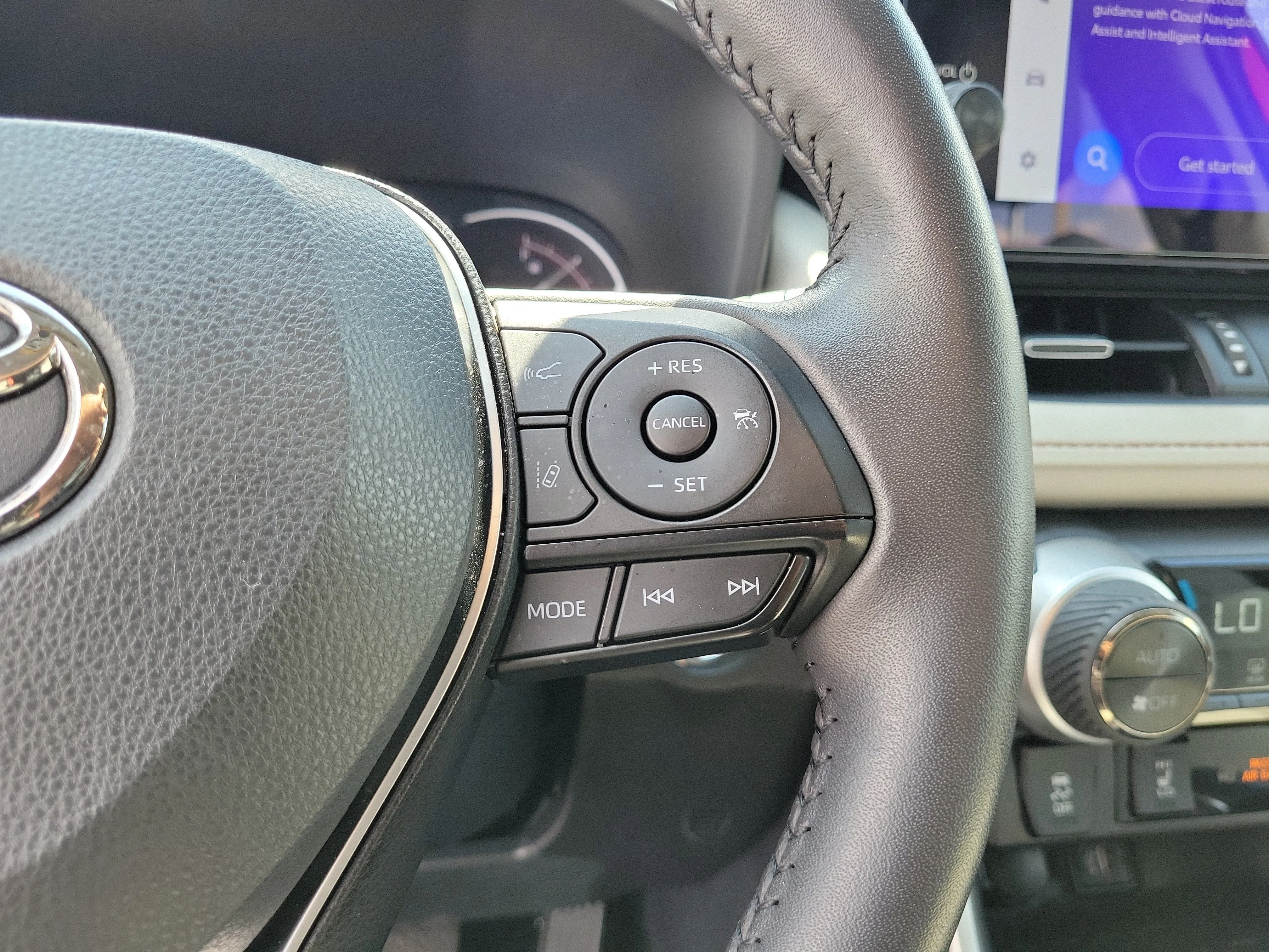 Used 2025 Pearl Toyota XLE Premium image 20