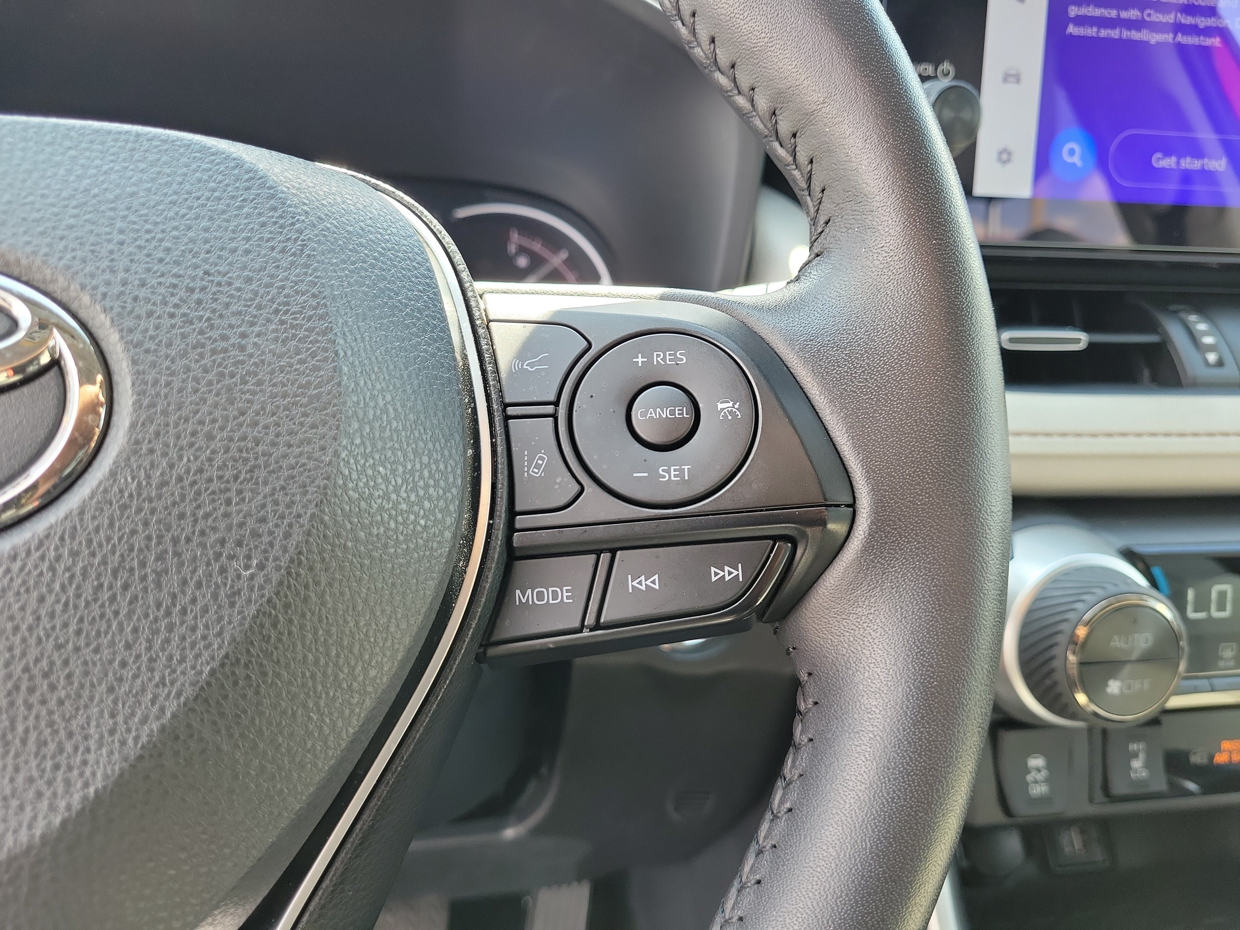 Used 2025 Pearl Toyota XLE Premium image 20