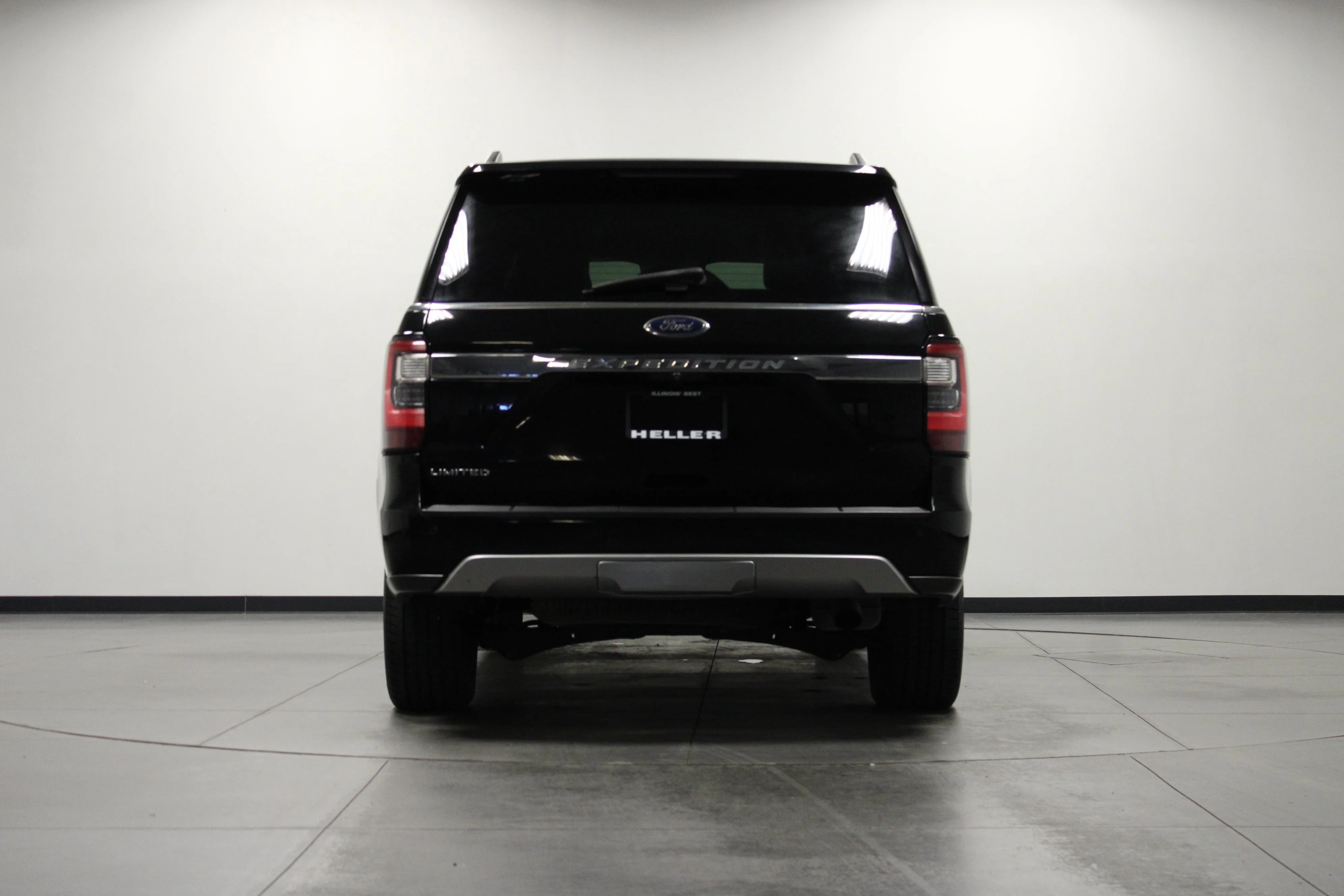 Used 2018 Shadow Black Ford Limited image 5