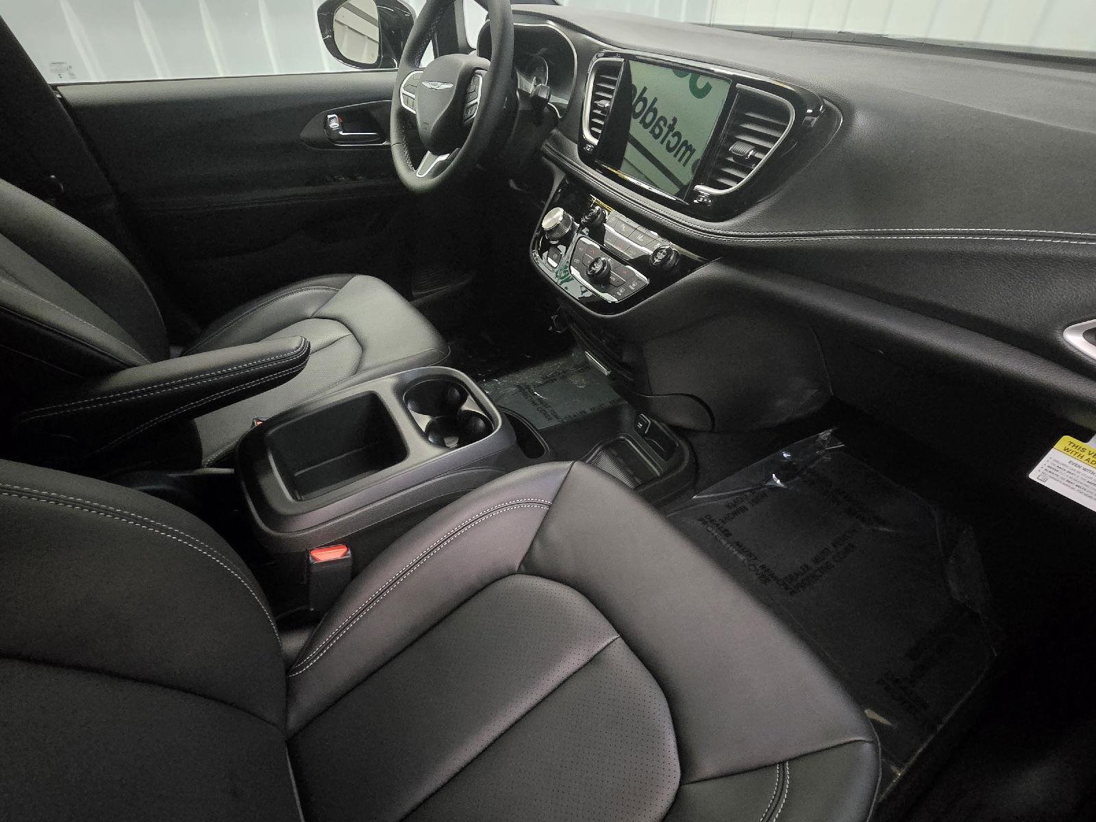 2026 Chrysler Pacifica Select - Photo 36