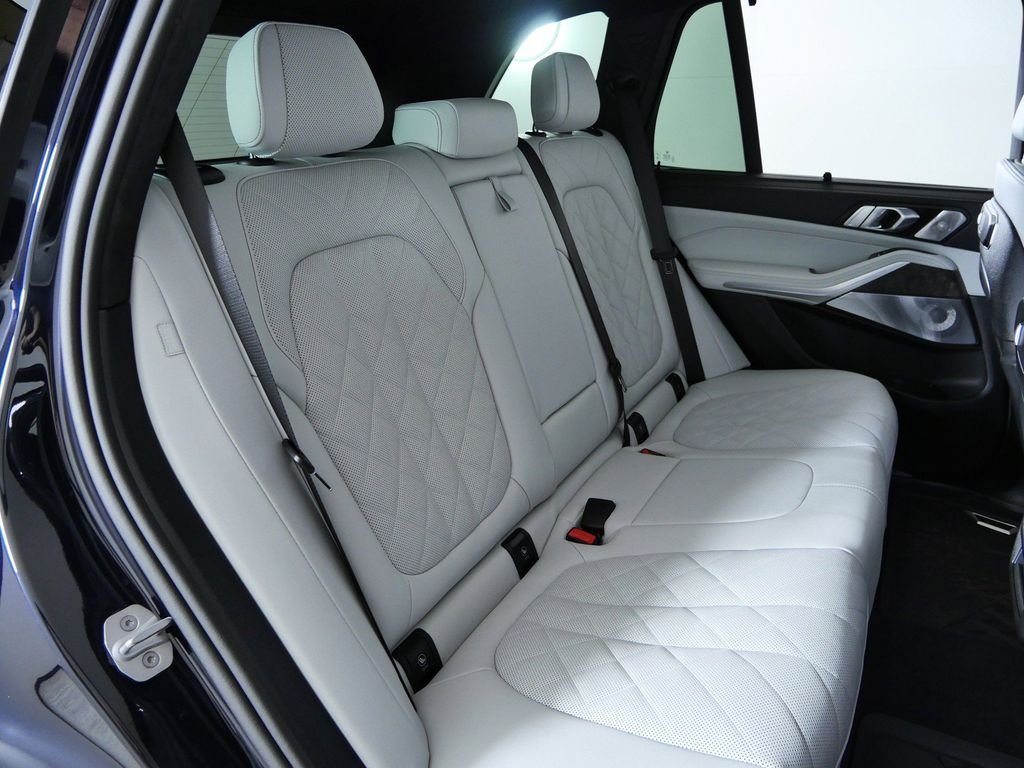 2026 BMW X5 M60i - Photo 23