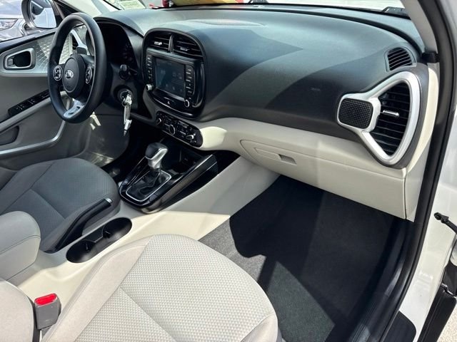Used 2021 White Kia LX image 15