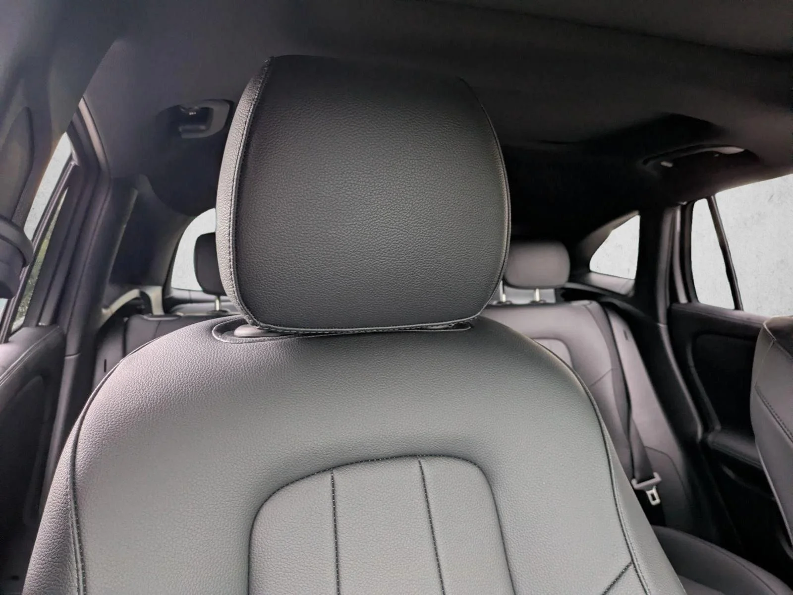 Used 2023 Mountain Grey Metallic Mercedes-Benz GLA 250 image 14