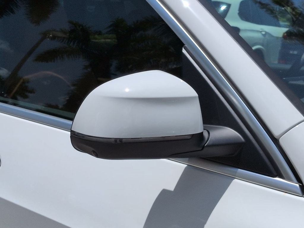 New 2026 Alpine White BMW xDrive40i image 12