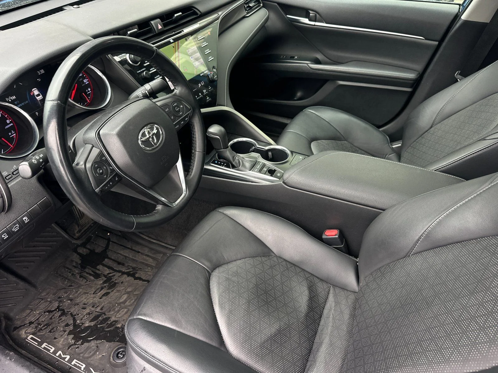 Used 2019 Midnight Black Metallic Toyota XSE image 9