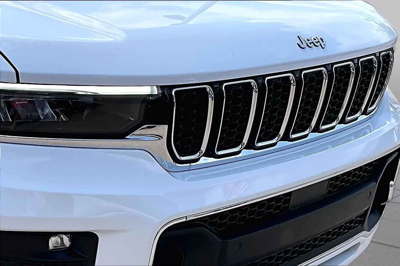 Used 2023 Bright White Clearcoat Jeep Overland image 28