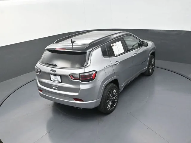 Used 2022 Silver Jeep Limited image 17