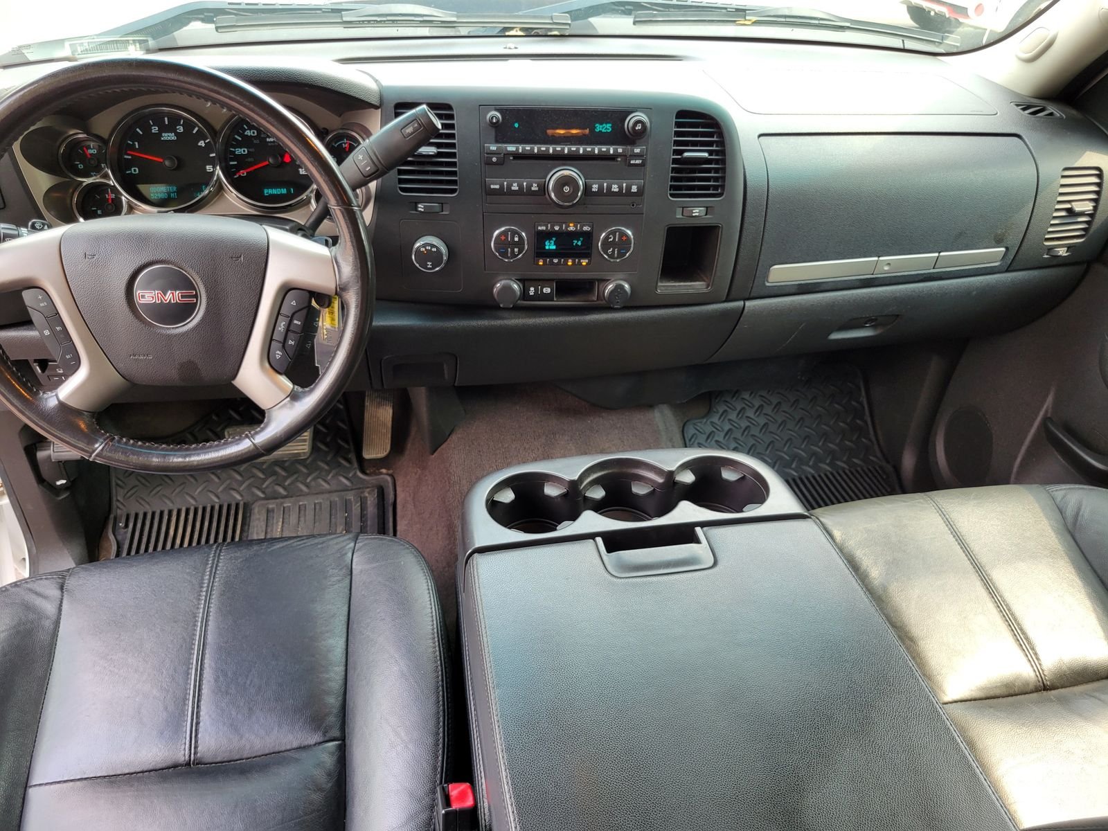 Used 2013 White GMC SLE image 28