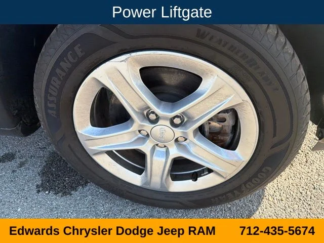 Certified Used 2023 White Jeep Latitude image 12