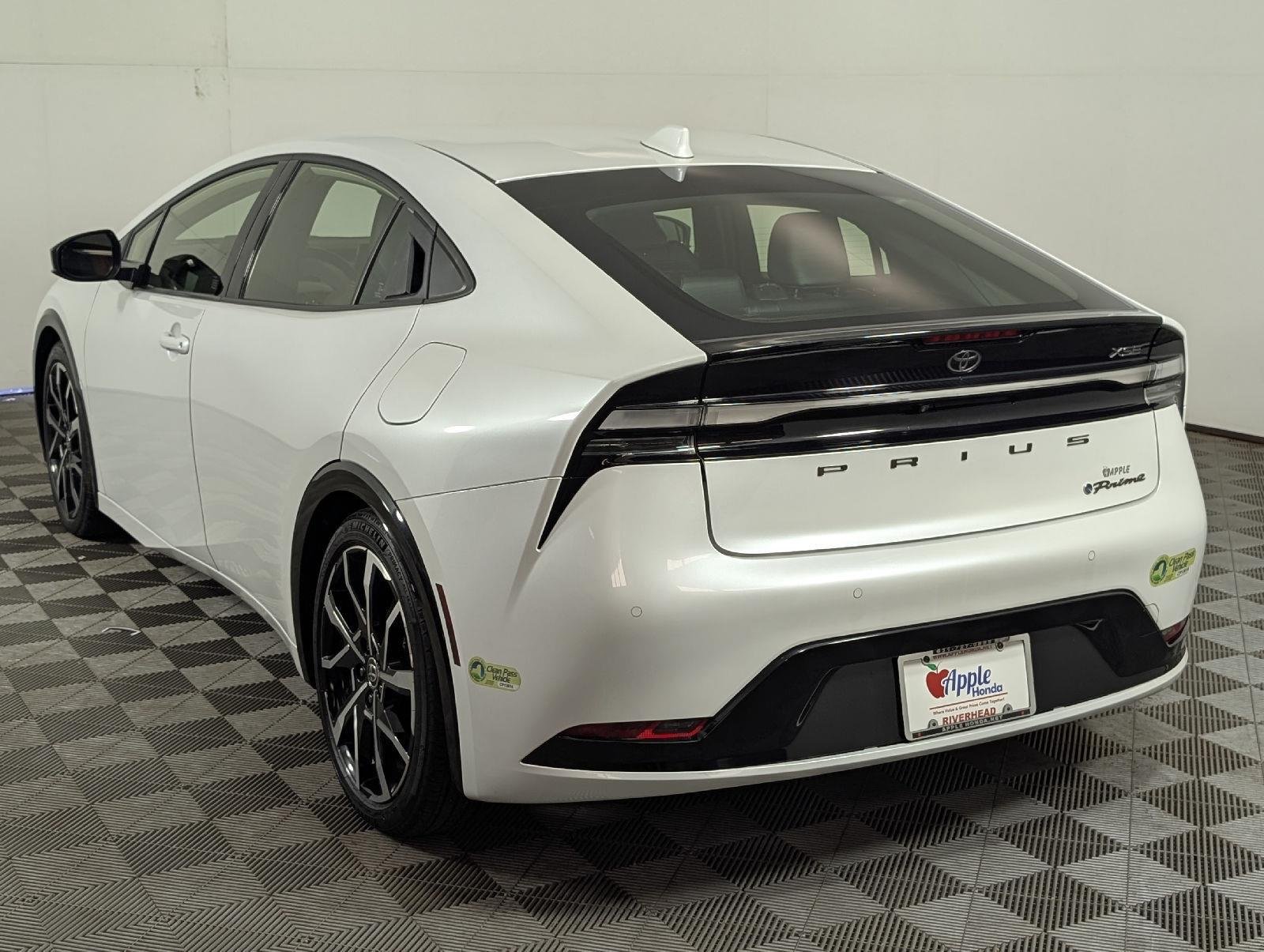 Used 2023 Wind Chill Pearl Toyota XSE image 4