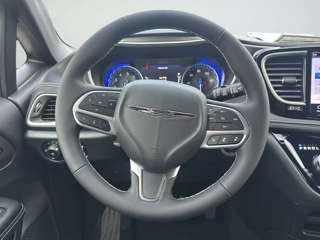 2026 Chrysler Pacifica Select - Photo 14