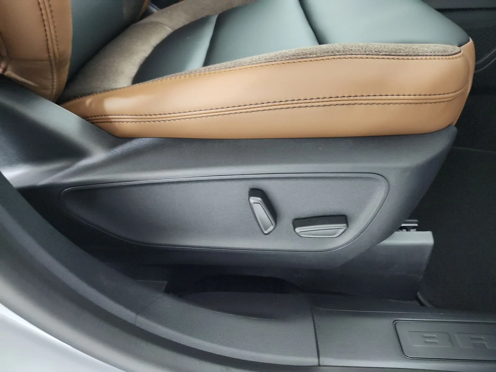 New 2026 Space White Metallic Ford Outer Banks® image 42