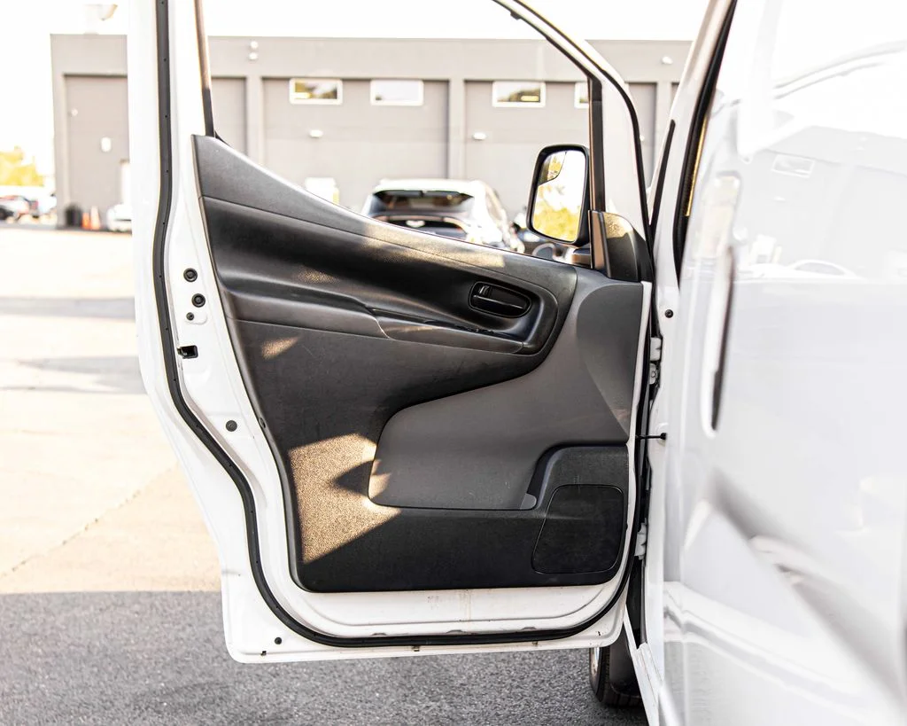 Used 2015 White Nissan S image 21