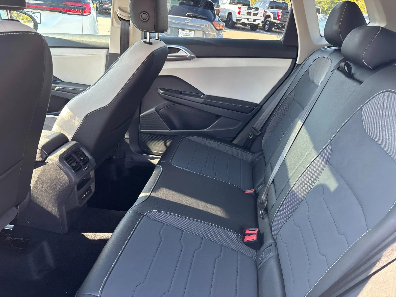 New 2027 Monument Gray Volkswagen SE image 31