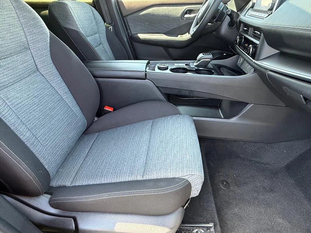 Used 2023 Gun Metallic Kad Nissan SV image 10