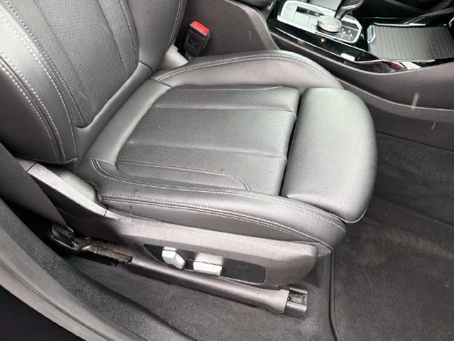 Used 2022 Black BMW sDrive30i image 26