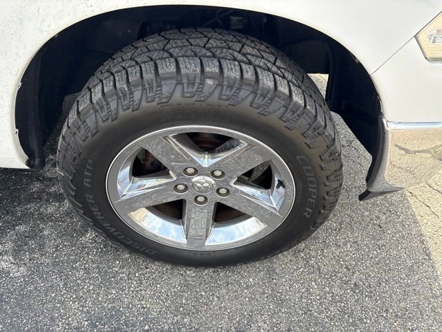 Used 2010 Bright White Clearcoat/Mineral Gray Metallic CC Ram SLT image 4