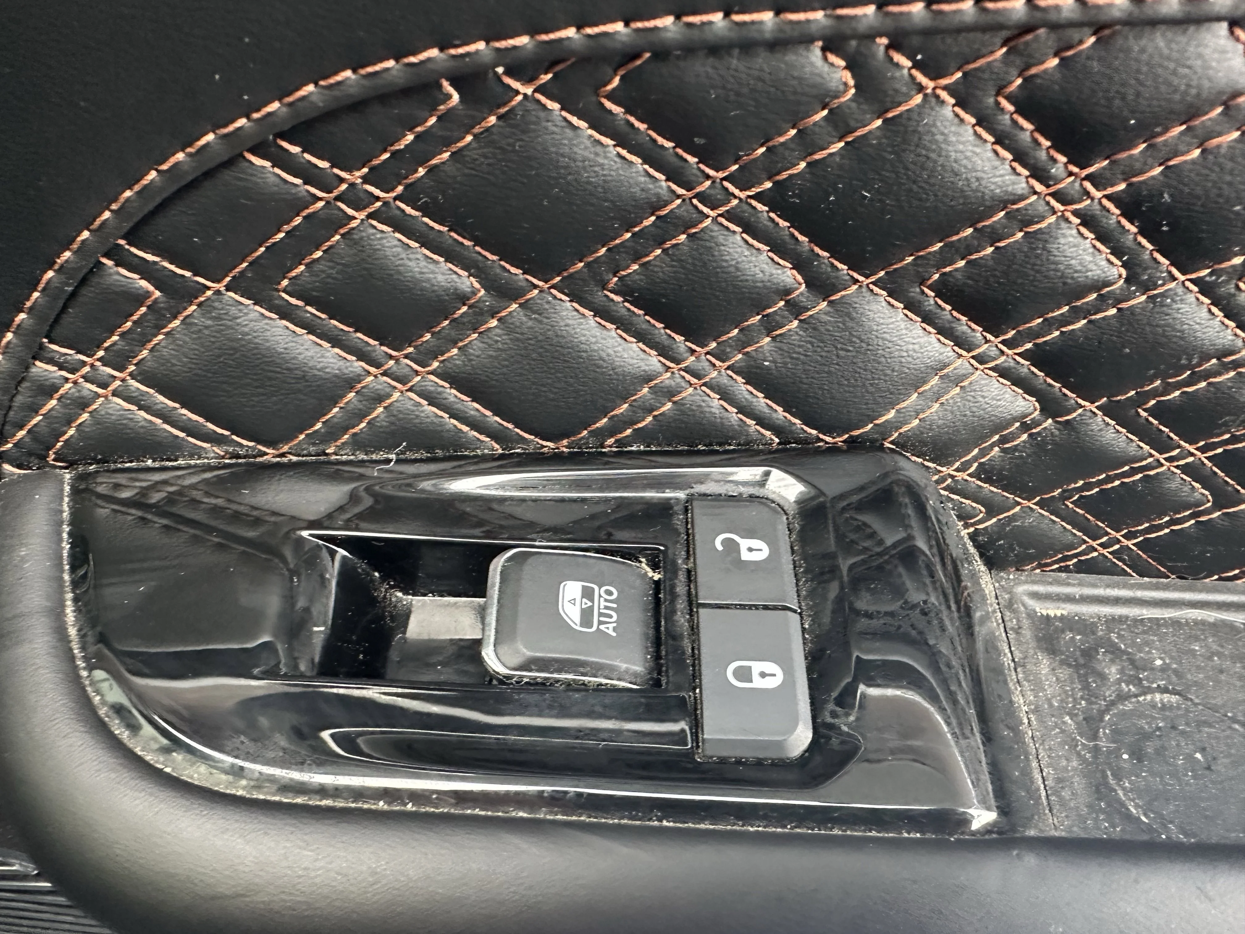Certified Used 2021 Diamond Black Crystal Pearl Jeep Summit image 19