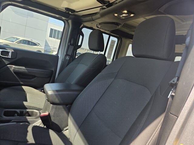Used 2020 Billet Silver Metallic Clearcoat Jeep Sport S image 13