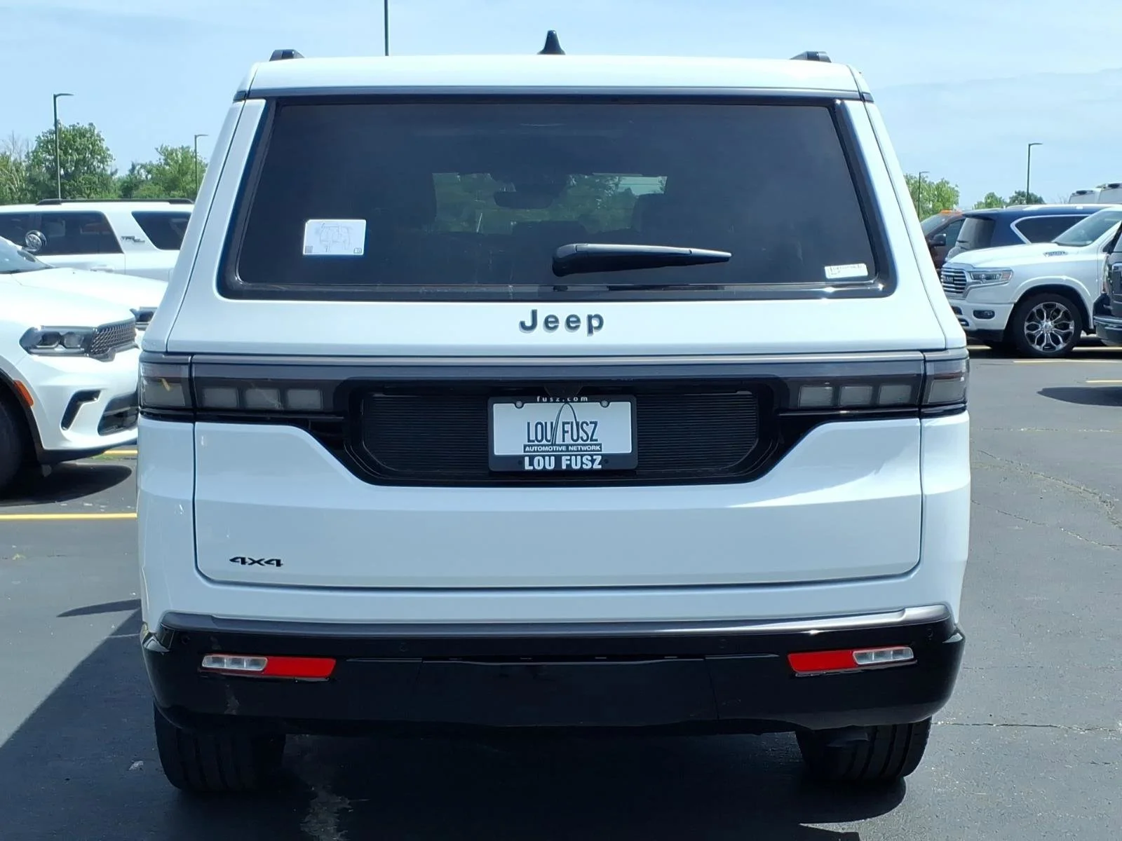 New 2026 Bright White Clear-Coat Exterior Paint Jeep Limited Reserve image 21