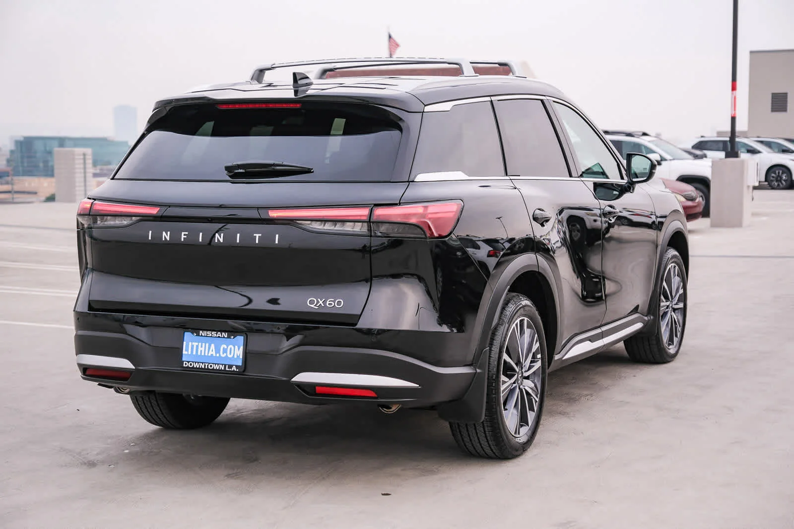 New 2026 MINERAL BLACK INFINITI Luxe FWD image 4