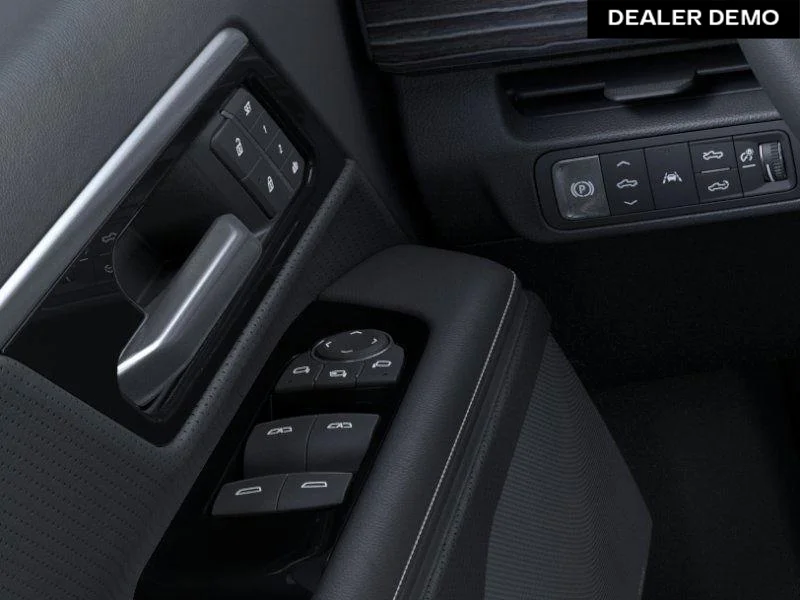 Used 2025  GMC Denali image 22