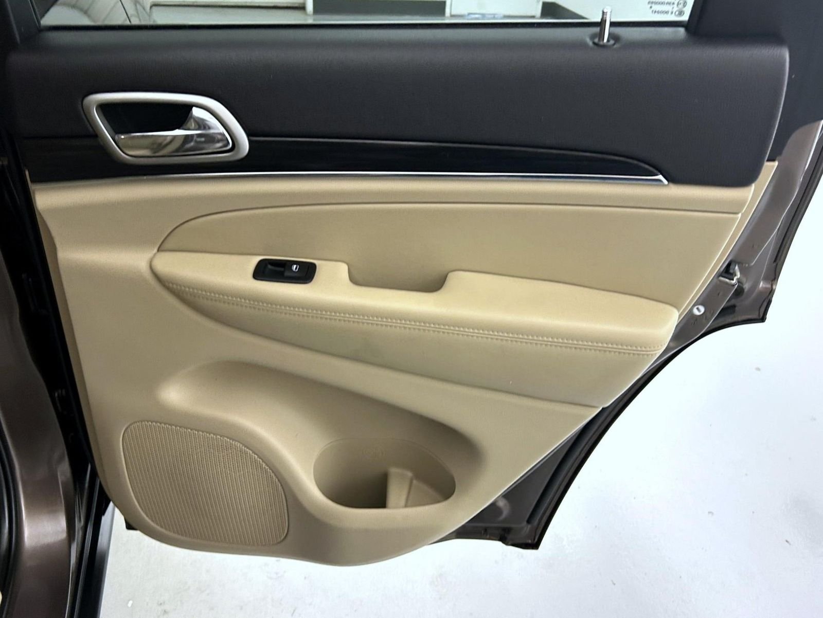 Used 2020 Brown Jeep Limited image 17
