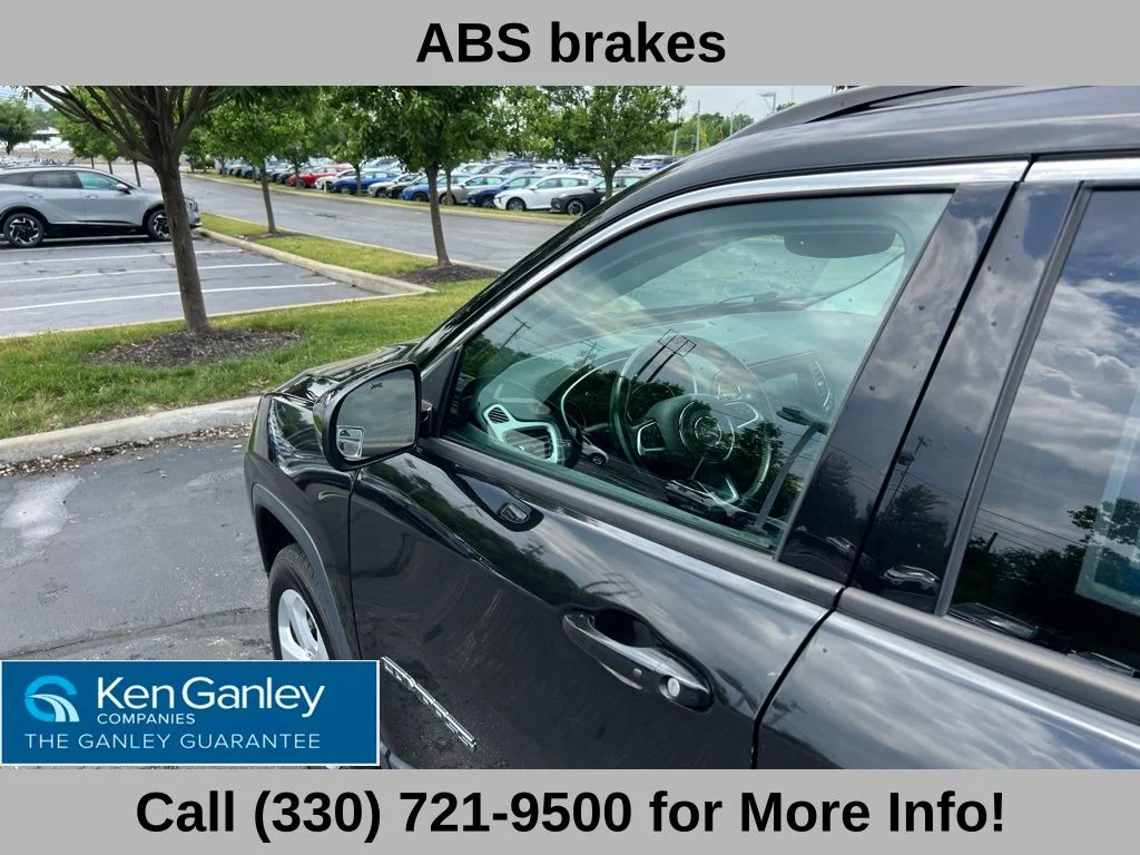 Used 2019 Black Jeep Latitude image 24