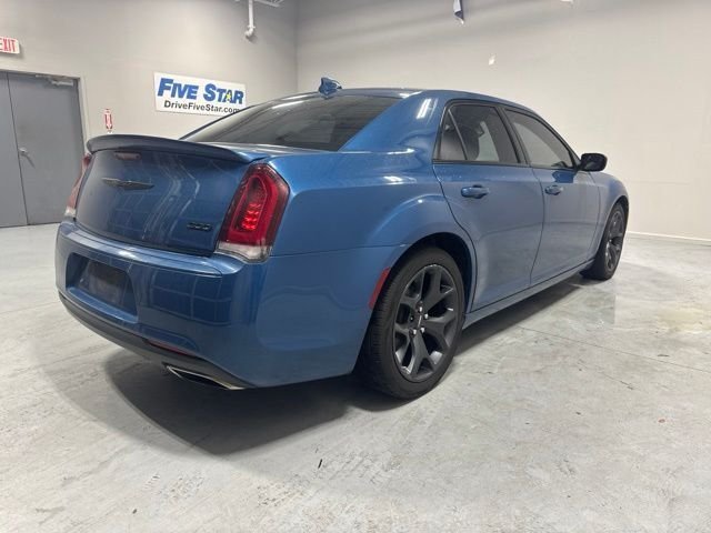 Used 2020  Chrysler Touring image 5
