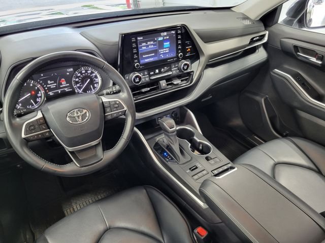 Certified Used 2022  Toyota XLE image 23