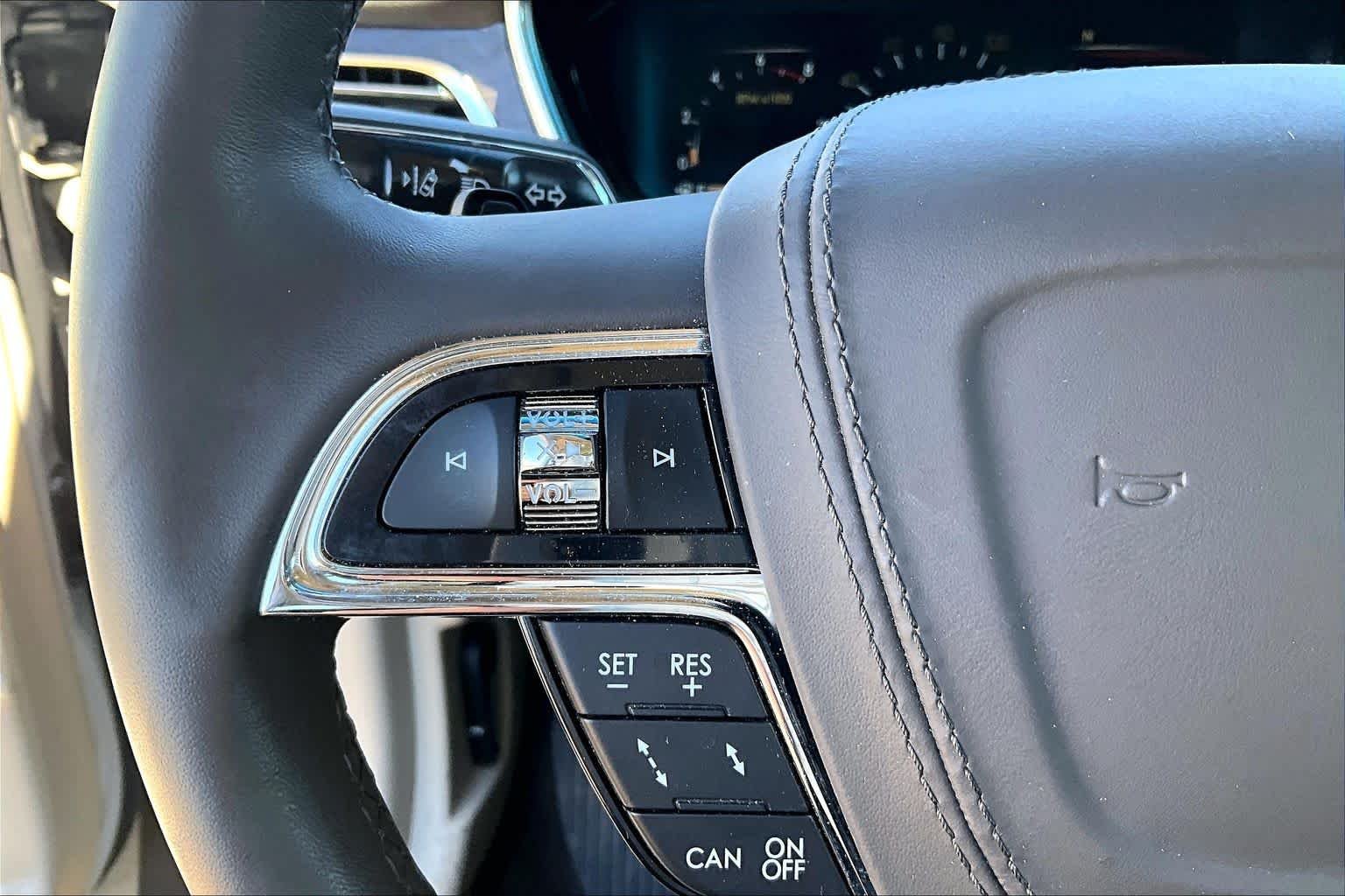 Used 2019 Ceramic Pearl Metallic Lincoln Reserve image 21