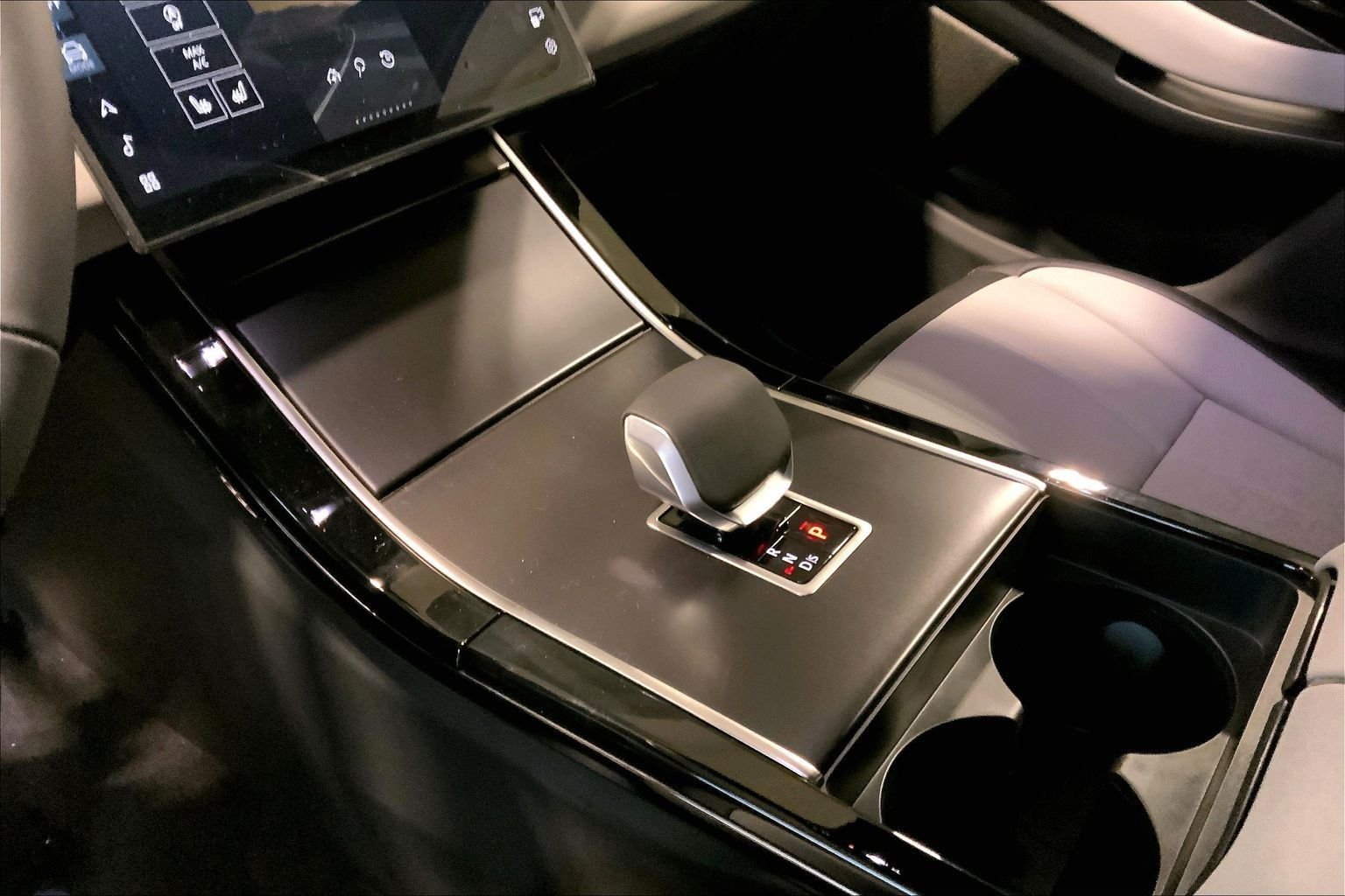 2026 Land Rover Range Rover Evoque Dynamic SE - Photo 7