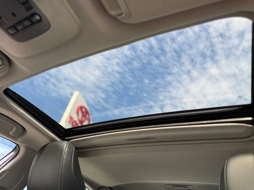Used 2018 Gray Toyota SE image 18