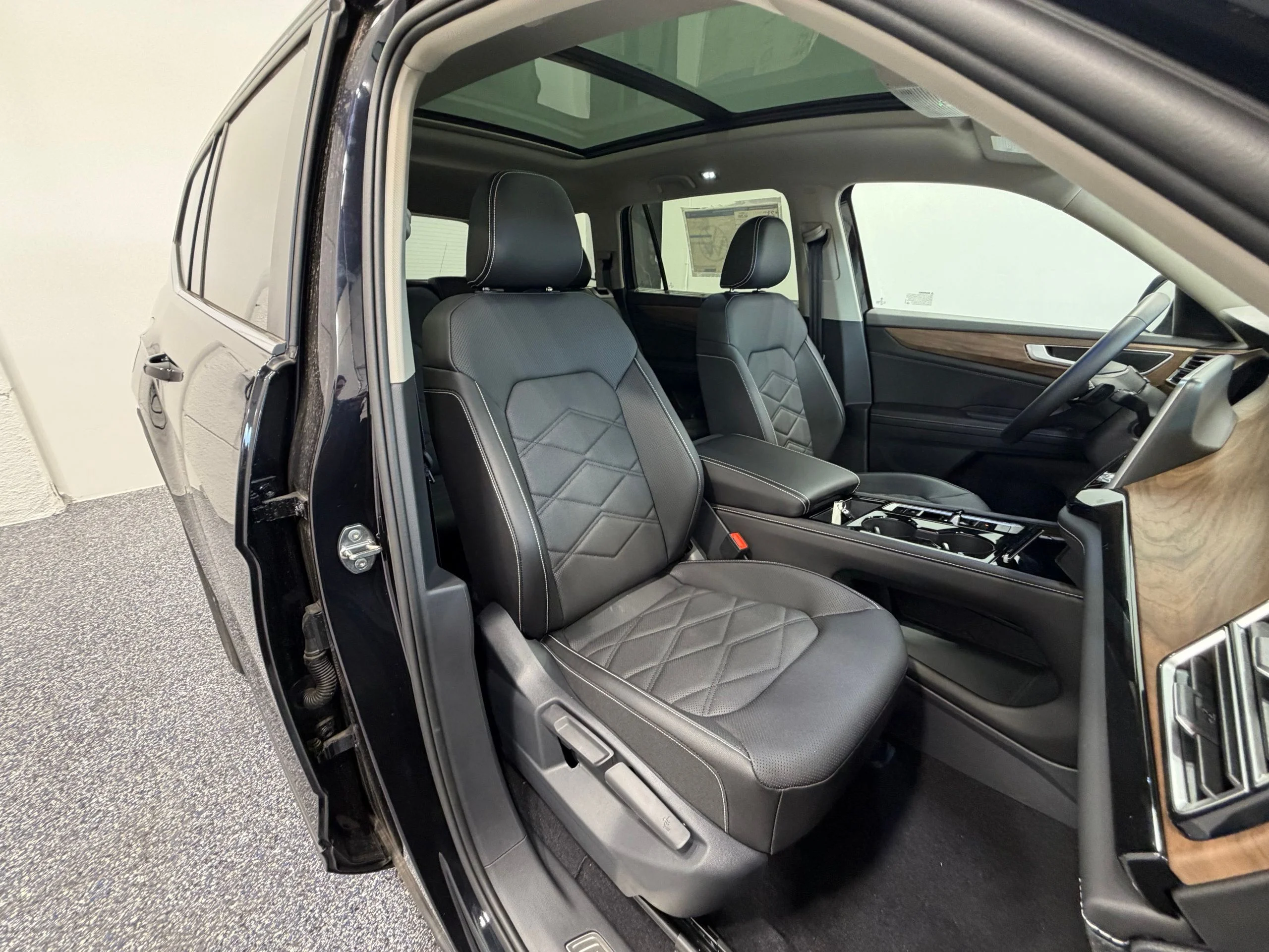 New 2026 Black Volkswagen 2.0T SE w/Technology image 33
