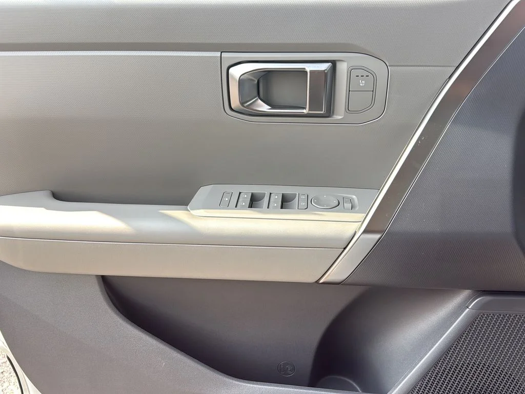 New 2027 White Kia S image 24