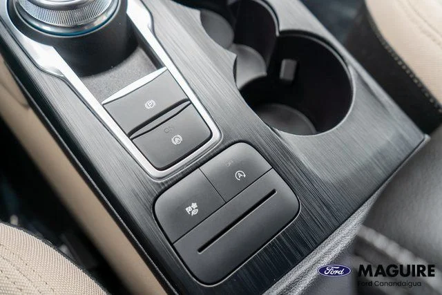 Used 2022 Blue Ford SE image 27