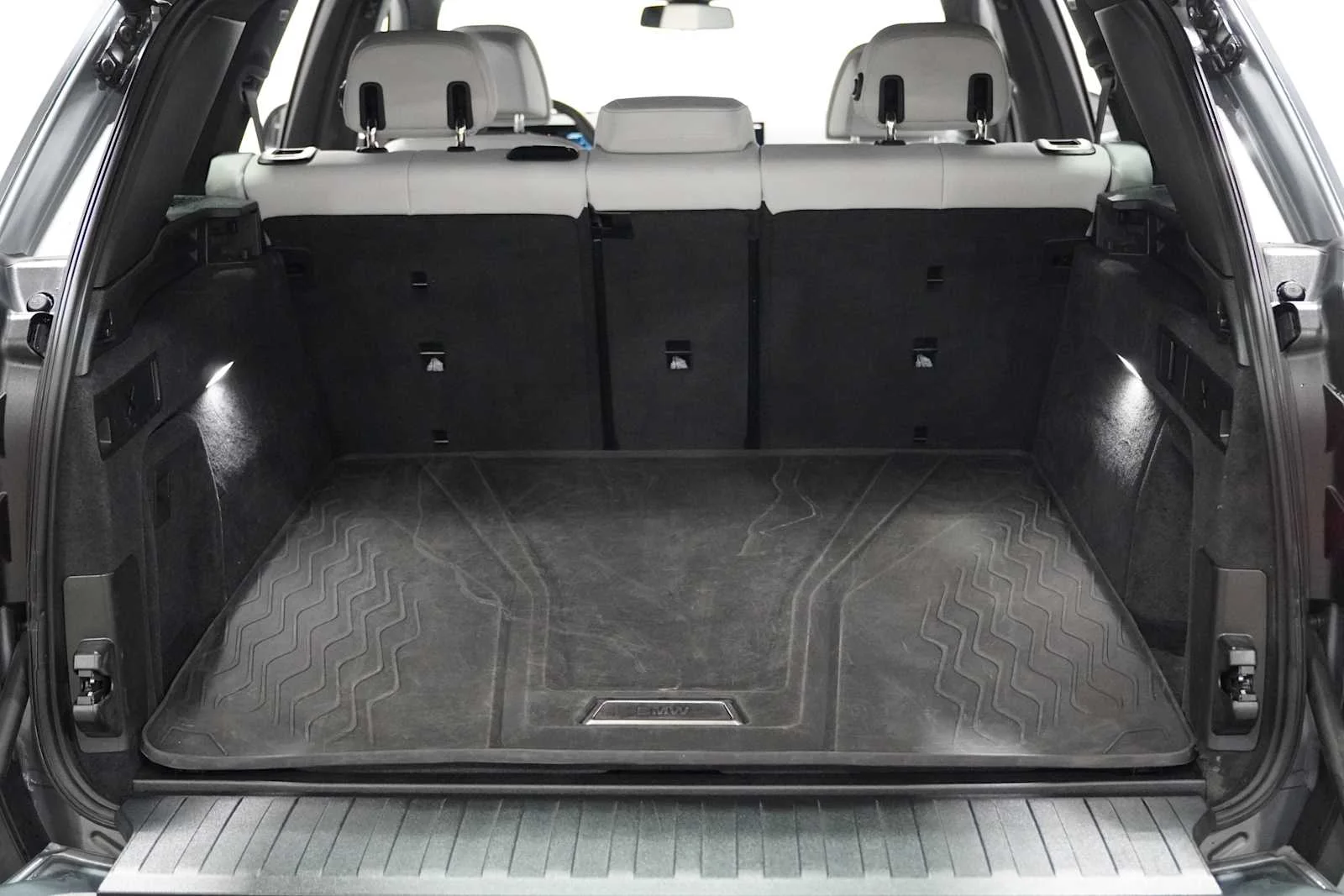 Certified Used 2025 Skyscraper Grey Metallic BMW xDrive40i image 25