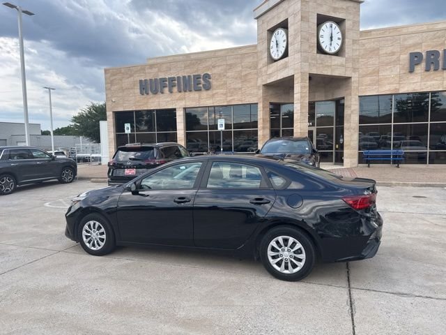 2022 Kia Forte FE AT's photo