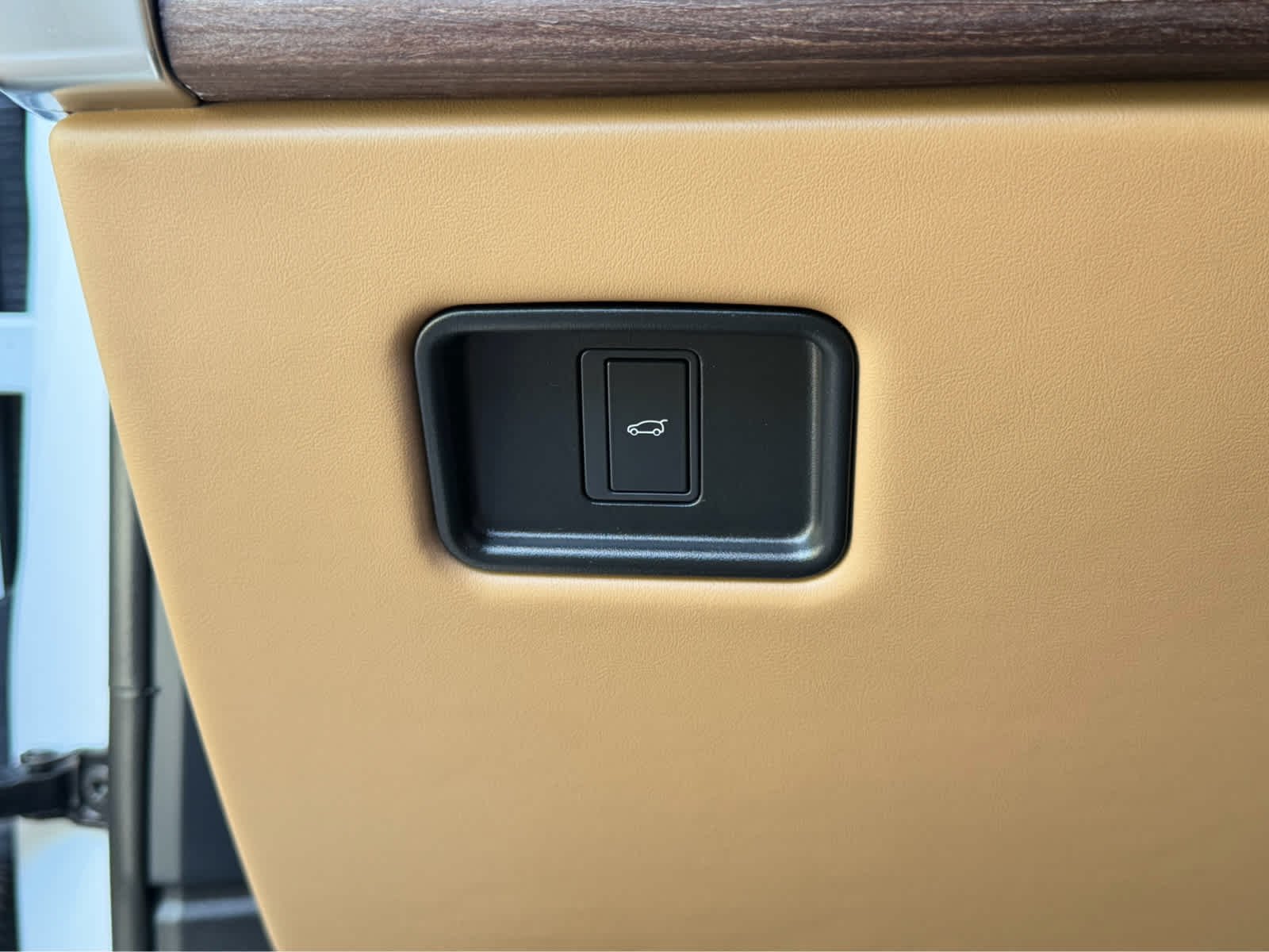 Used 2023 Fuji White Land Rover SE image 24