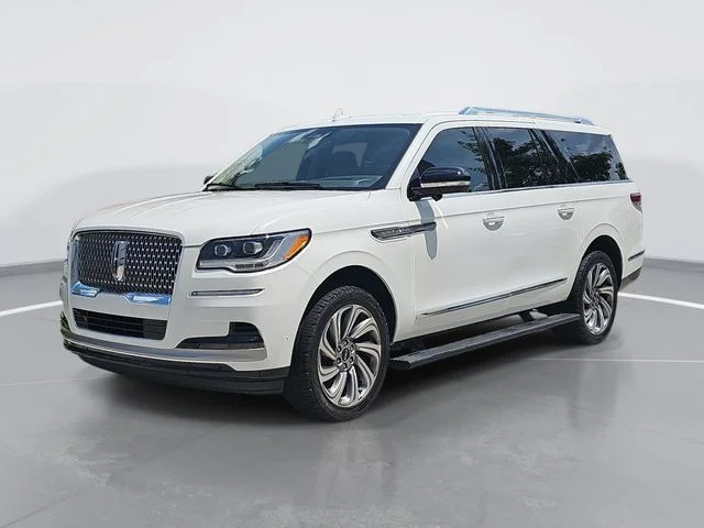 Used 2022 White Lincoln Reserve image 7