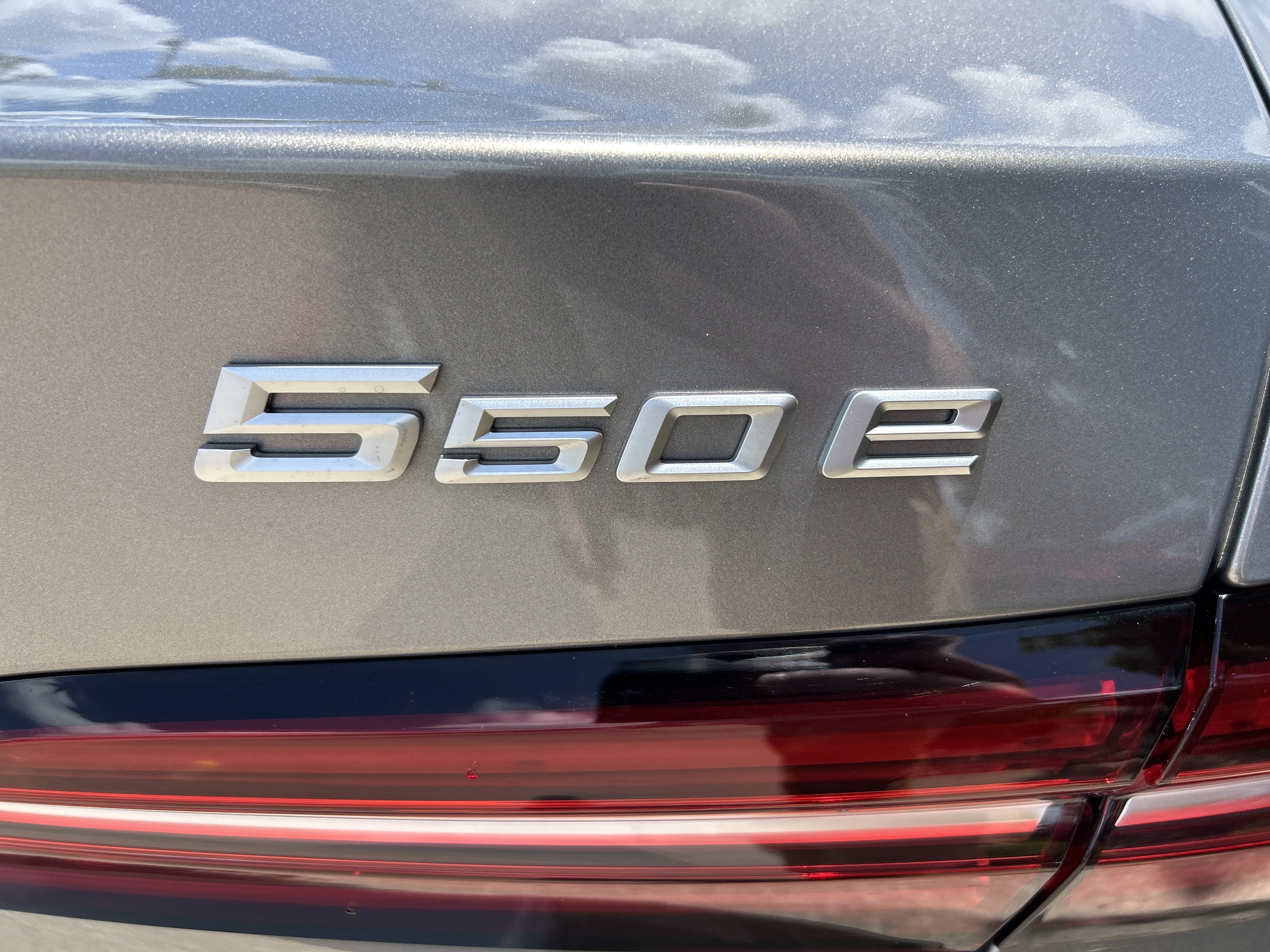 New 2026 OXIDE GREY BMW 550e xDrive image 8