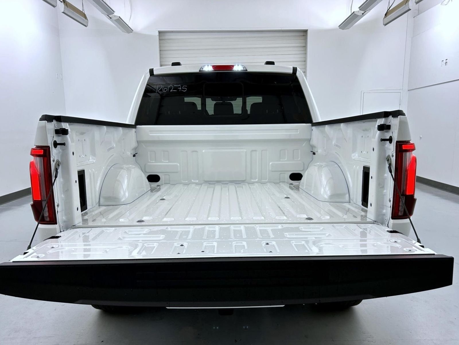 New 2026 Star White Metallic Tri-Coat Ford Lariat image 22