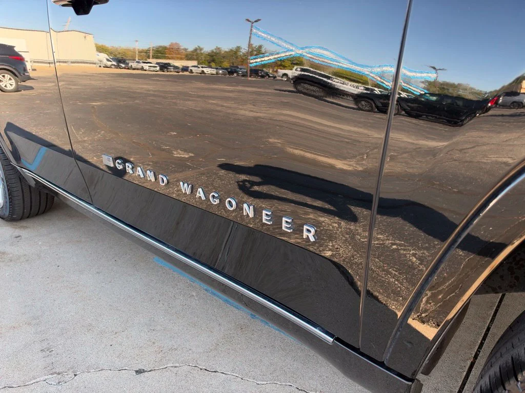 Used 2025 Black Jeep Base image 7