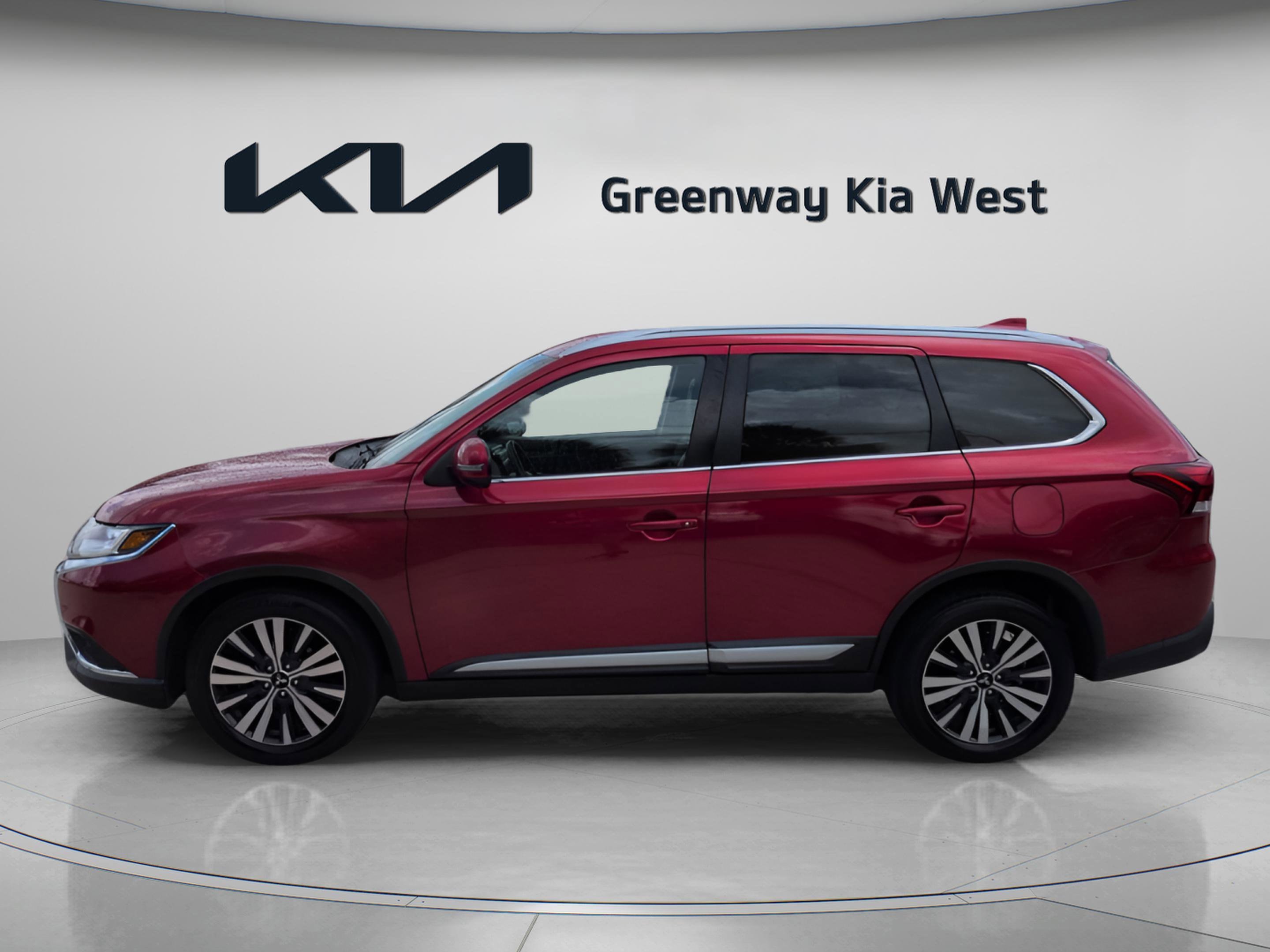Used 2020 Red Diamond Mitsubishi SE image 5