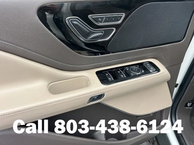 Used 2023 White Metallic Lincoln Standard image 8